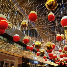 Подвесные шары в торговый центр
