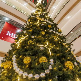 новогодняя ель 2026 в ТЦ Каширская Плаза