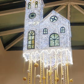 подвесной декор в виде домика светящийся 