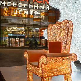 Плетеное светящееся кресло - вид сбоку