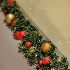 новогодняя еловая гирлянда 
