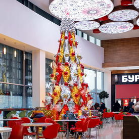 новогодняя ель в торговом центре 2026