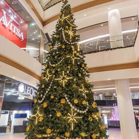 праздничная ель в ТЦ Каширская плаза 2026